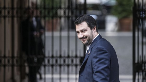 Salvini: “Stufo di fiaccolate. Bisogna fare”