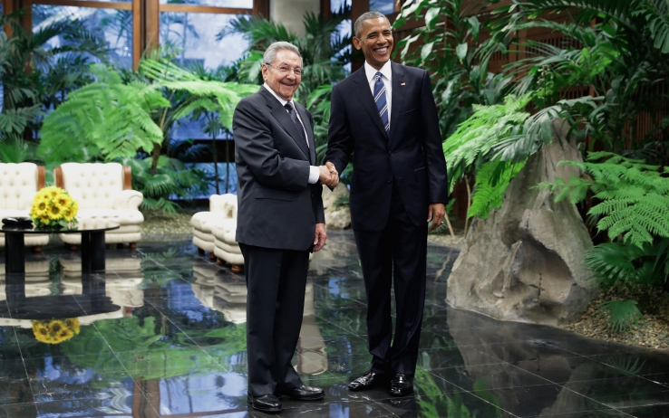Obama a Cuba. Stretta di mano con Raul Castro